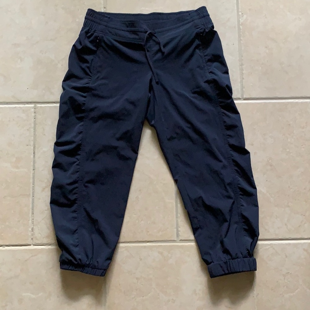 Athleta La Viva Capri Joggers size 6 blue